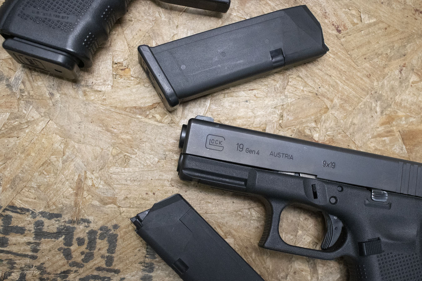 GLOCK 19 Gen4 9mm Police Trade-In Pistols with Night Sights, Two Magazines (Very Good Condition)